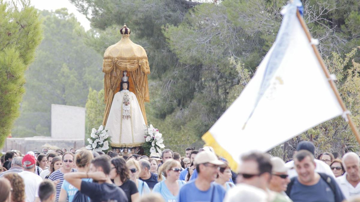Entre los actos más significativos destaca la romería del 3 de agosto, que trae la imagen de la patrona desde Hondón de las Nieves hasta Aspe. | ERNESTO_SANCHEZ