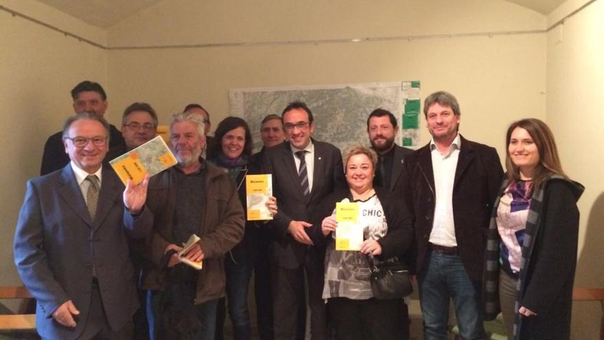 Alcaldes i la delegada territorial amb el conseller Rull a l&#039;acte de presentació