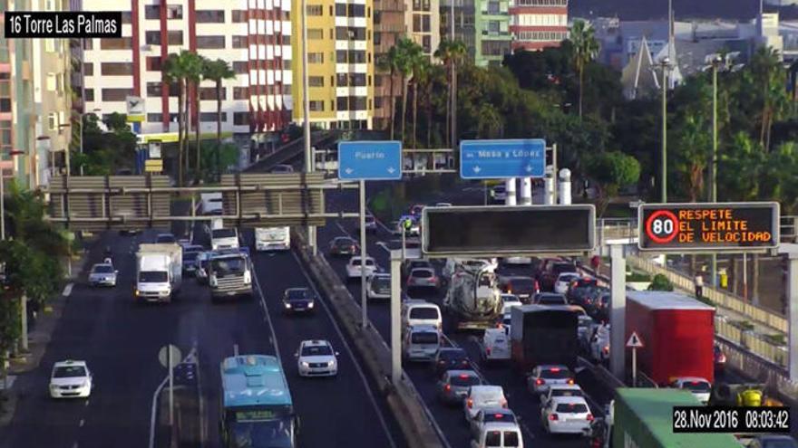 Un accidente colapsa la Avenida Marítima (28/11/2016)