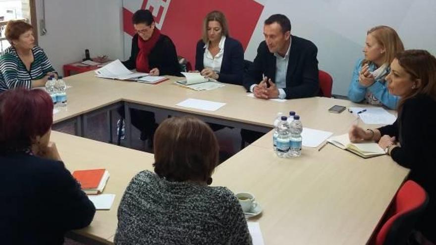 El PSOE pide la apertura del Hogar del Pensionista