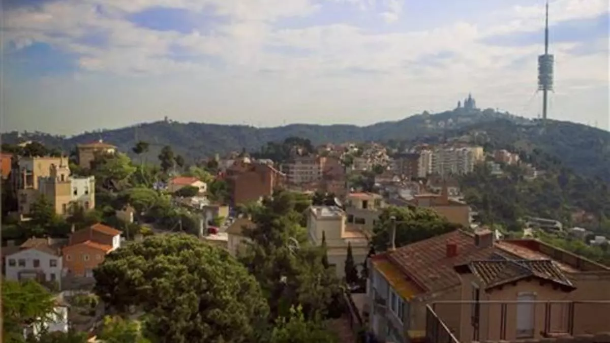 Redescubre el barrio de Barcelona que parece sacado de una película de Wes Anderson