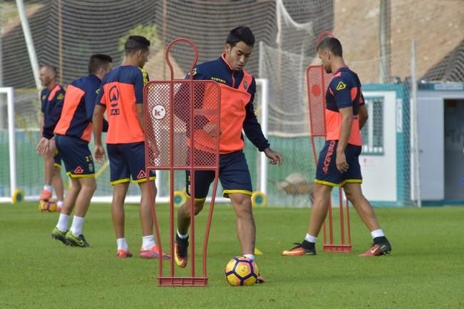 Entrenamiento de la UD Las Palmas en la mañana ...