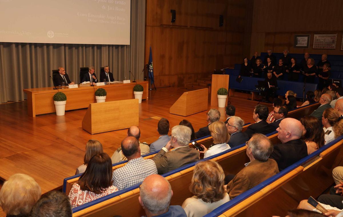 VIGO. ACTO DE 30 ANIVERSARIO DEL CONSELLO Y HOMEJA A SU PRESIDENTE. CUVI