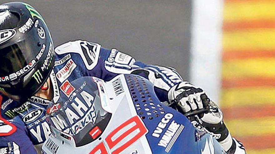 Jorge Lorenzo con su Yamaha en el entrenamiento de calificación