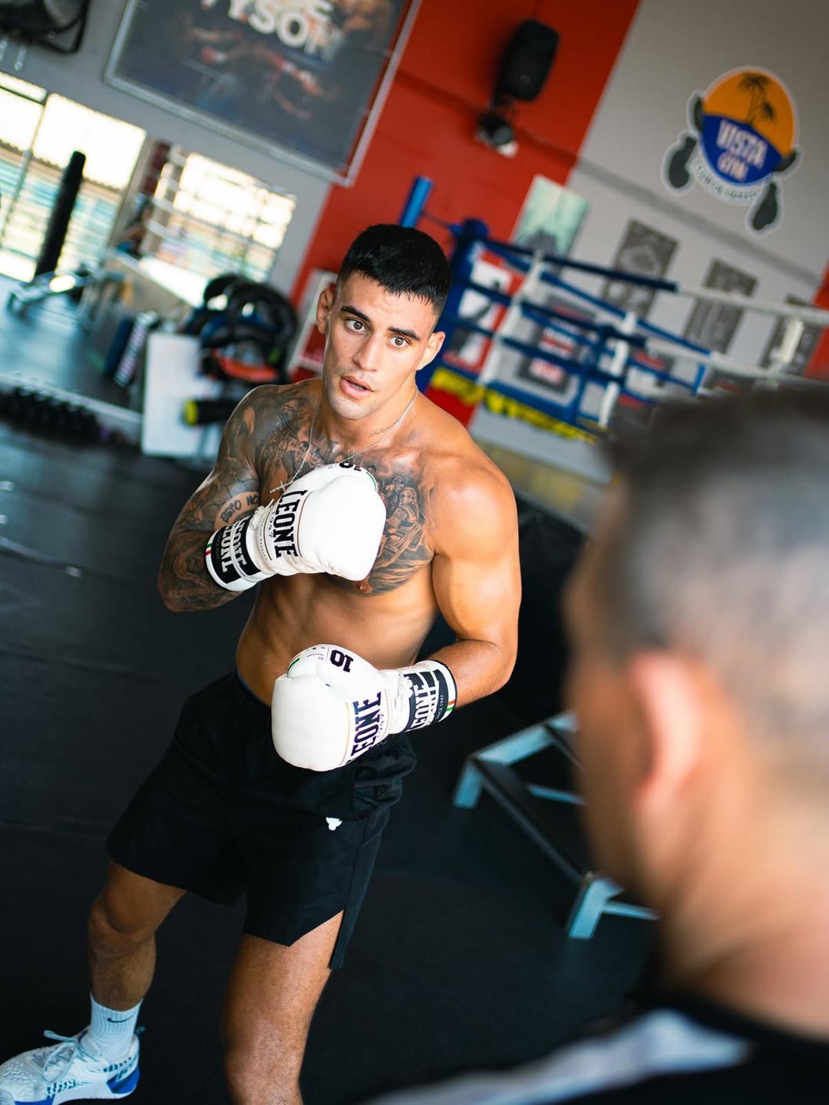 Miguel Navarro en su campamento para WAR 8