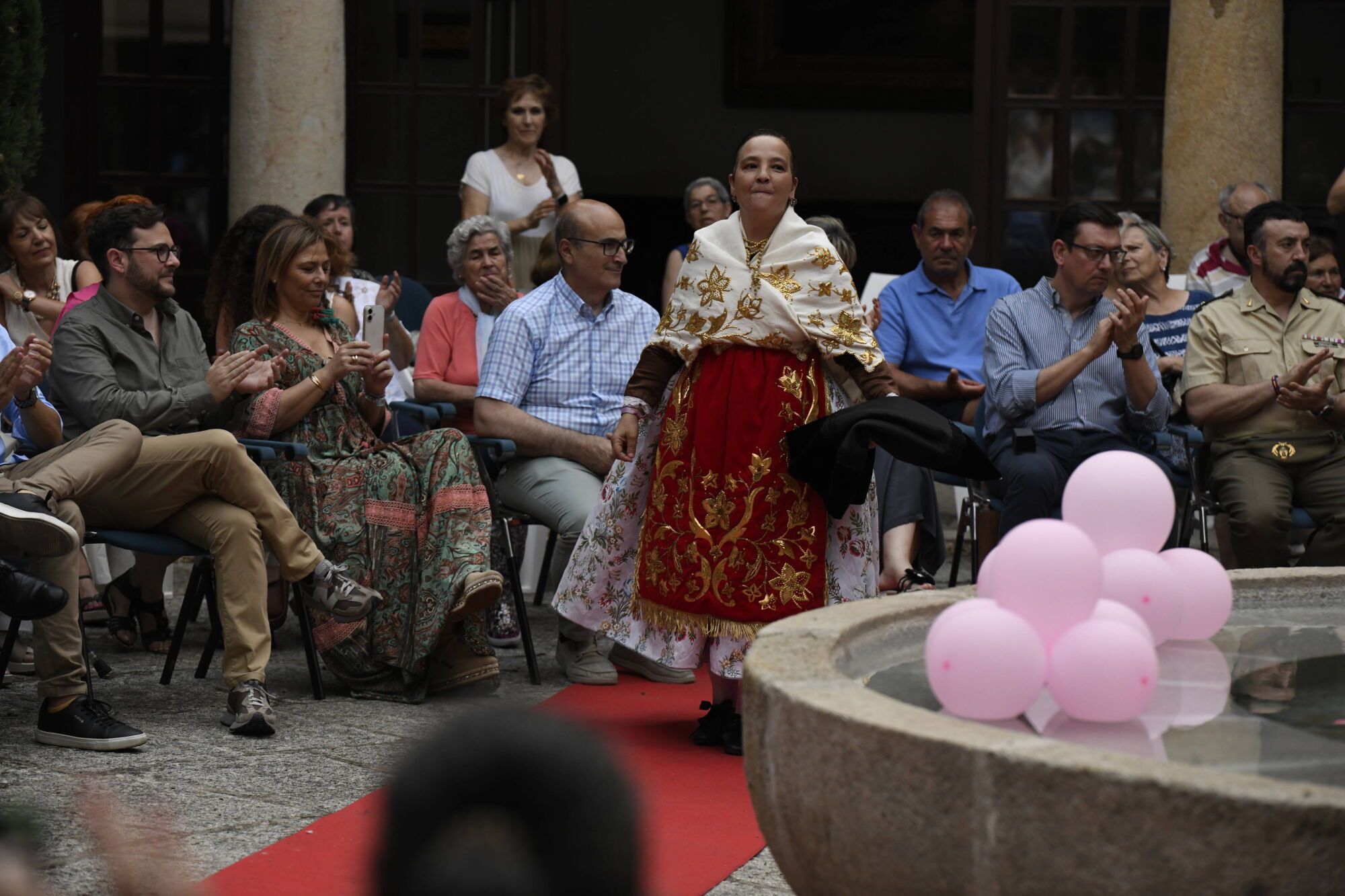 GALERÍA | Desfile por la vida: pacientes oncológicas visten trajes tradicionales de Zamora