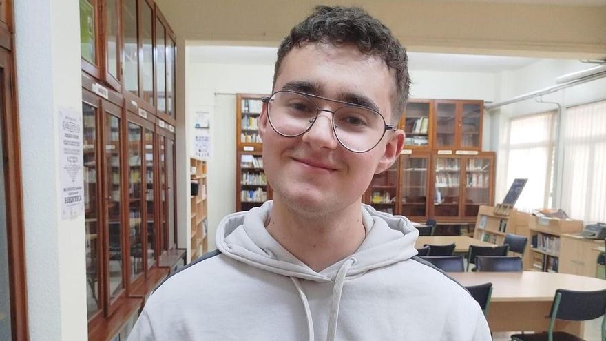 &quot;Soy consciente de que a veces tengo que anteponer los estudios a la escritura&quot;