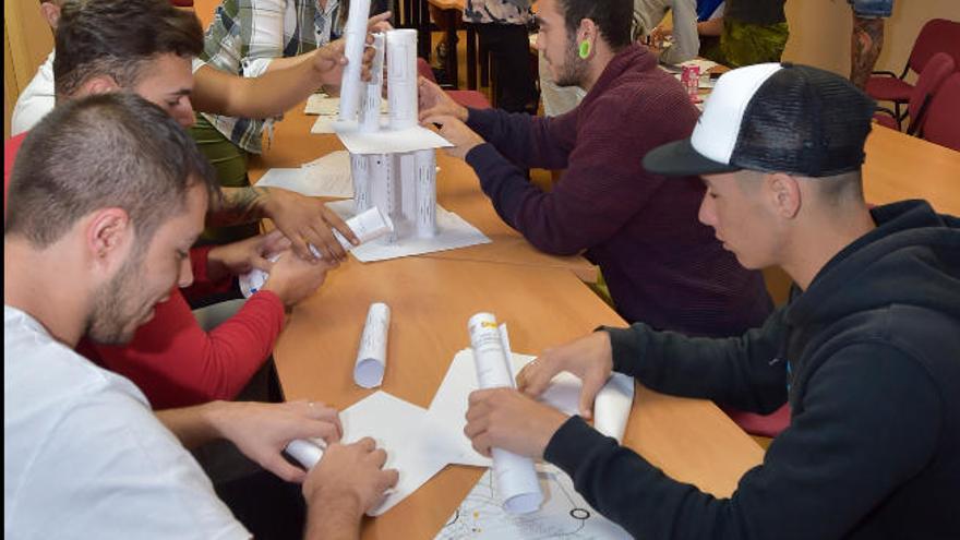 Jóvenes en un aula de formación de la Cámara de Comercio de Gran Canaria.