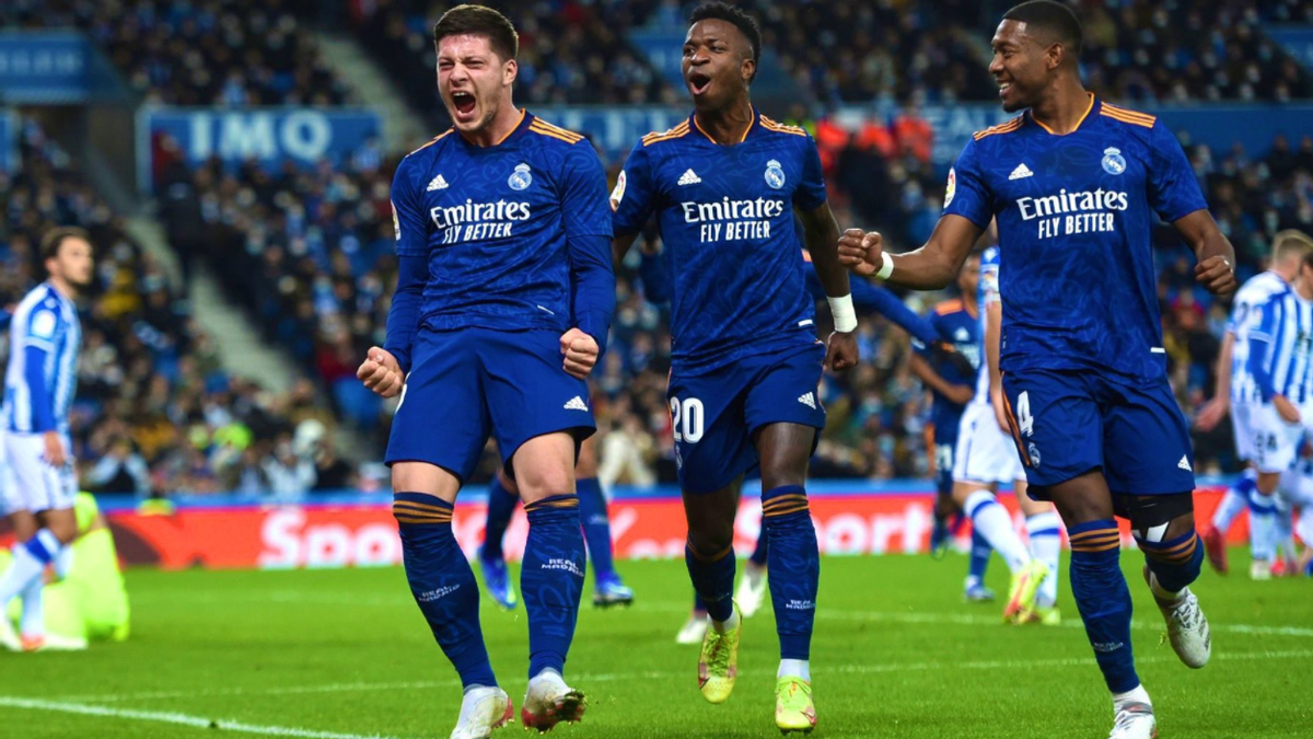 Luka Jovic celebra su gol ante la Real Sociedad en Anoeta.