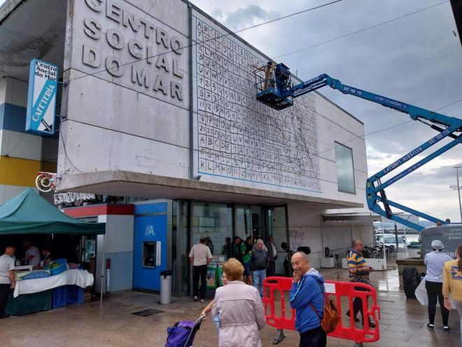 La evolución del monumental mural de homenaje a José Suárez en Bueu
