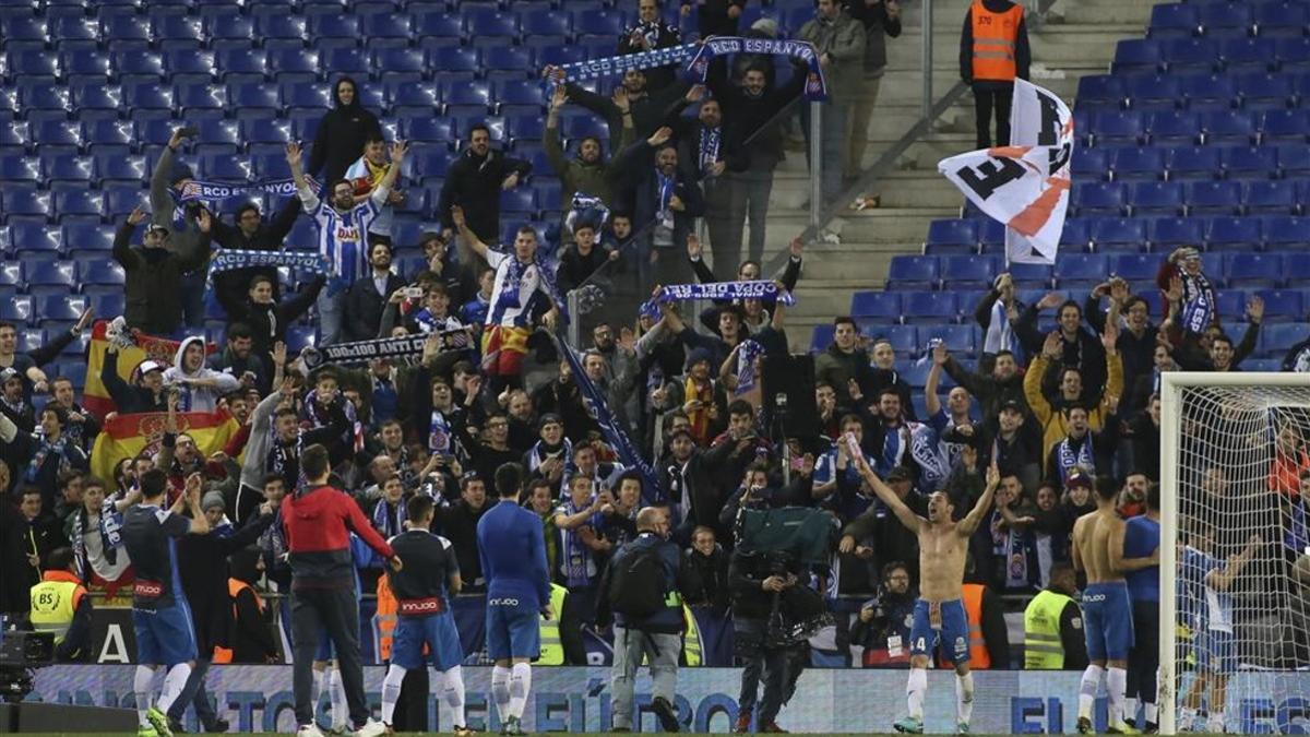 La afición del Espanyol en el encuentro frente al Barça