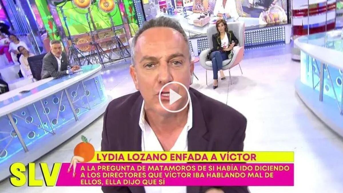 Víctor Sandoval, en el momento de arremeter contra Lydia Lozano.