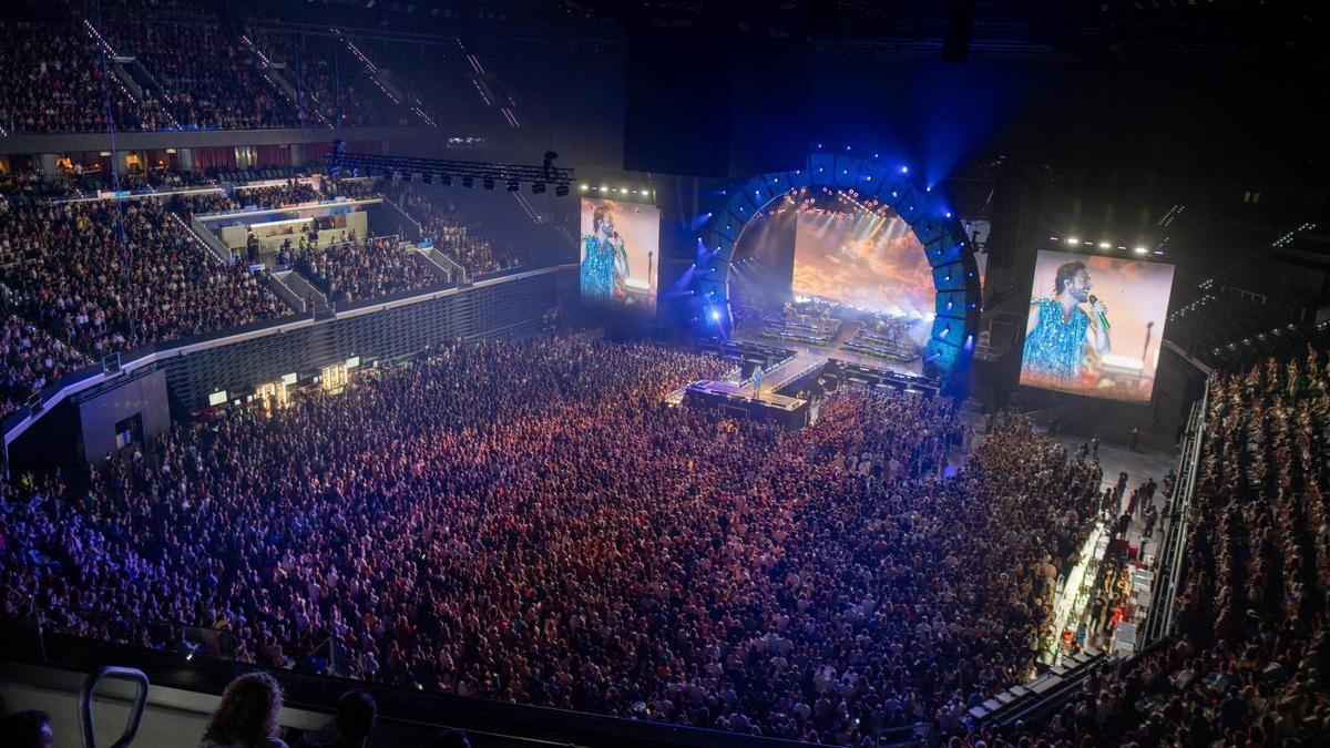 Concierto de Manuel Carrasco en el Roig Arena.