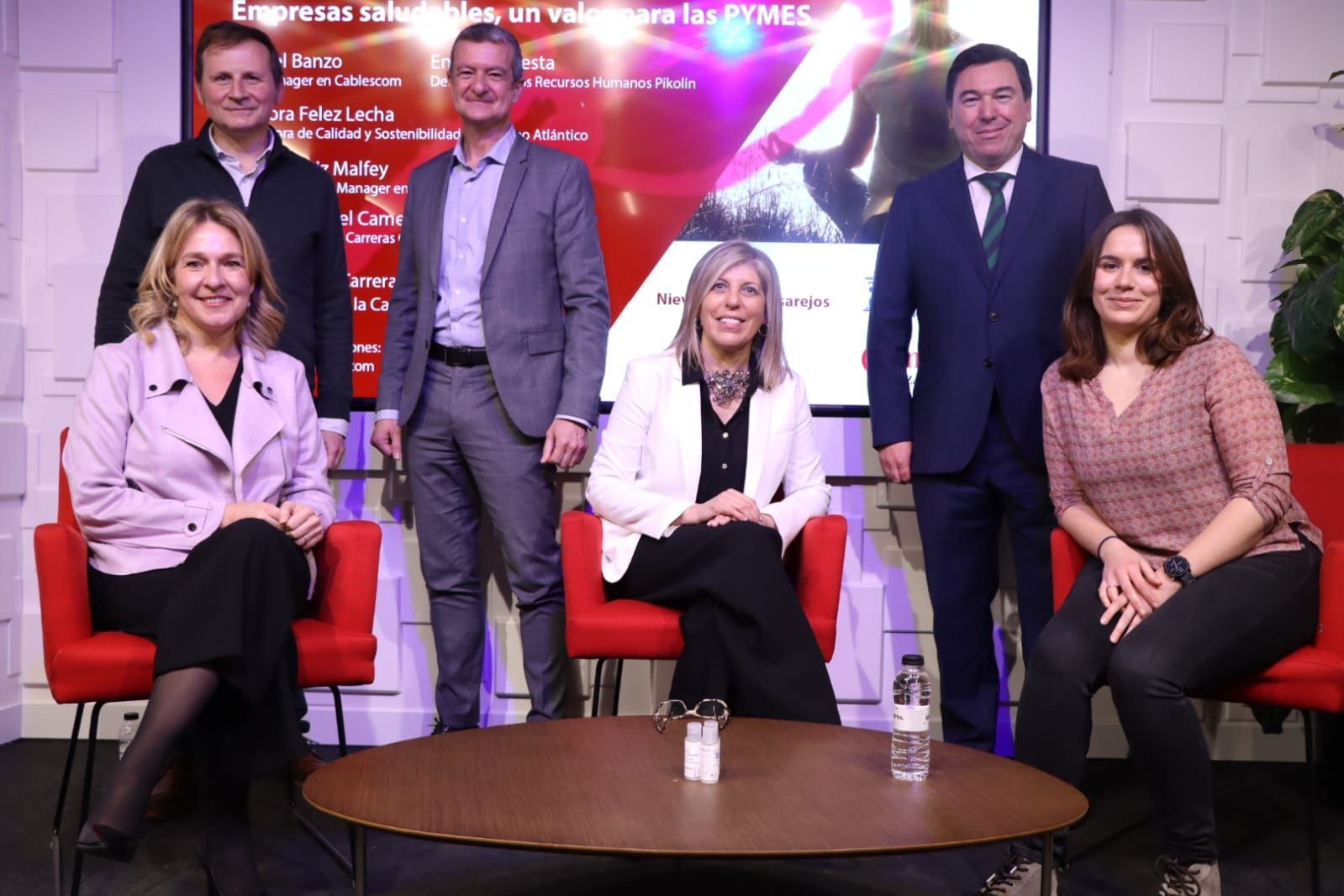 Participantes en el coloquio sobre salud y bienestar en la empresa de la Comisión de RSC de Cámara Zaragoza.