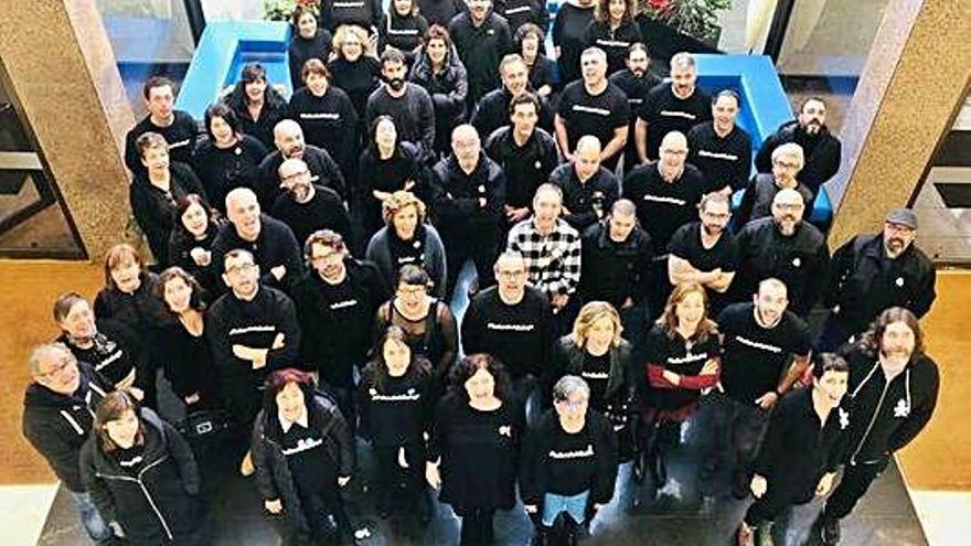 Trabajadores de la Crtvg, con camisetas de &#039;Defende A Galega&#039;.