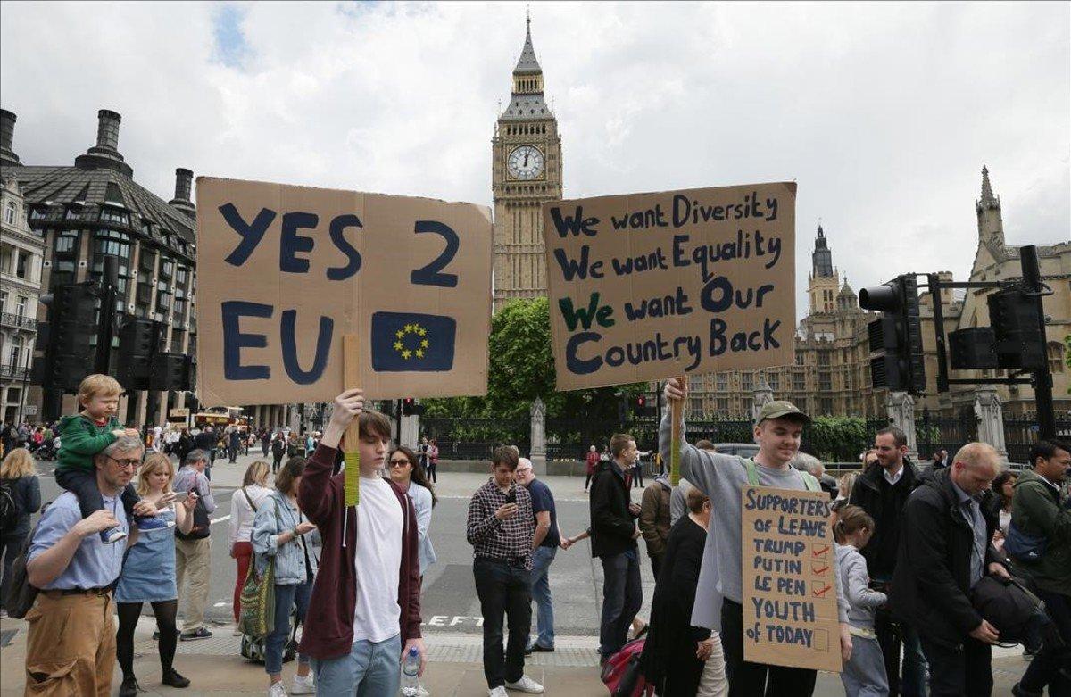 Opositores al Brexit en Parliament Square, el sábado.