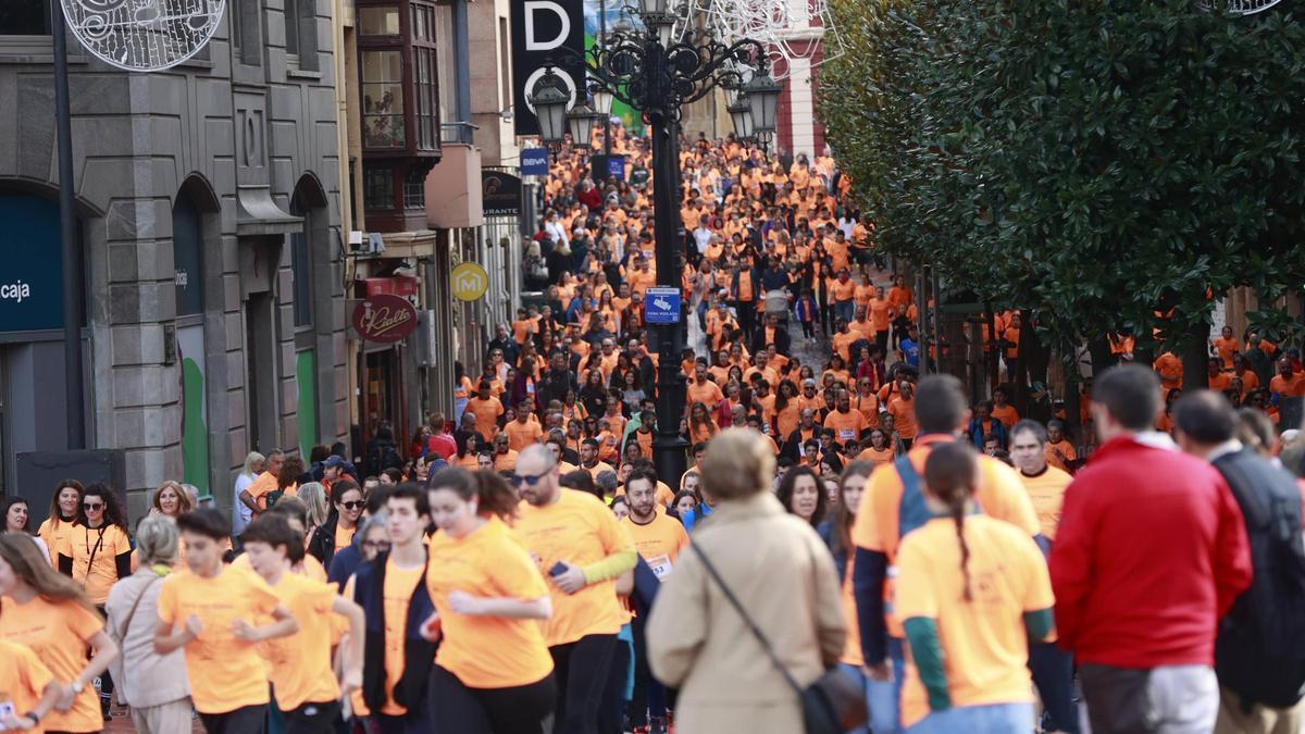 Aspecto de la calle San Francisco visita desde la Escandalera durante la carrera solidaria de la Asociación Galbán.