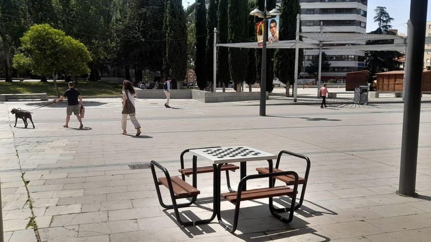 El Ayuntamiento de Zamora instala dos mesas de ajedrez en La Marina