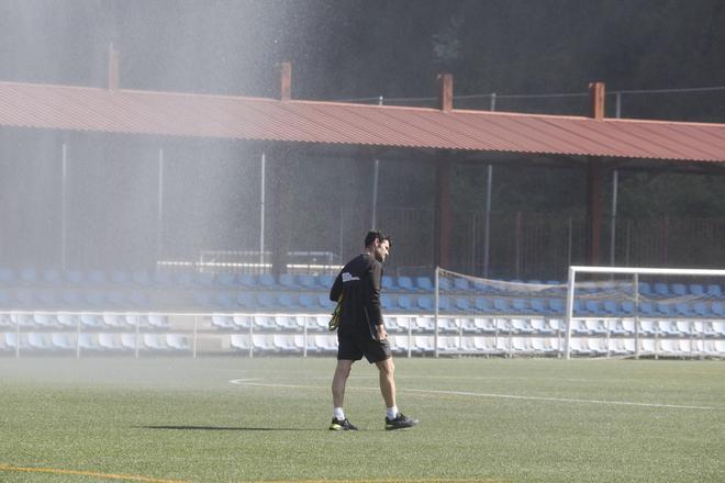 EN IMÁGENES: Así ha sido el primer entrenamiento de Lolo Escobar al frente del Avilés