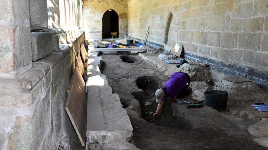 Excavaciones en el claustro. |   // GUSTAVO SANTOS