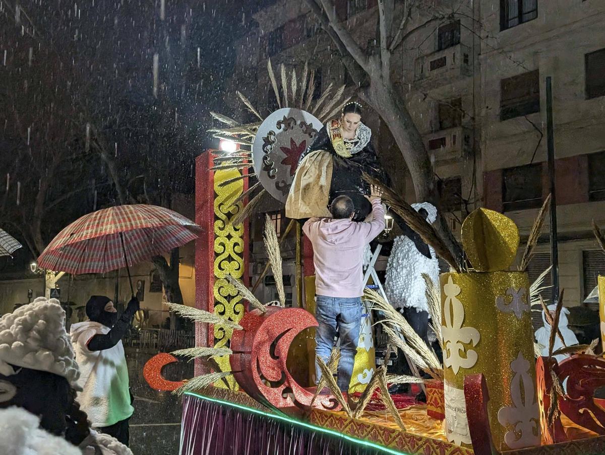 La cabalgata del año pasado tuvo que suspenderse una vez iniciada por la lluvia.