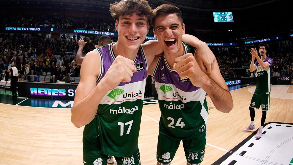 Rubén Vicente (24), ayer junto a su compañero de Unicaja Mario Saint-Supery