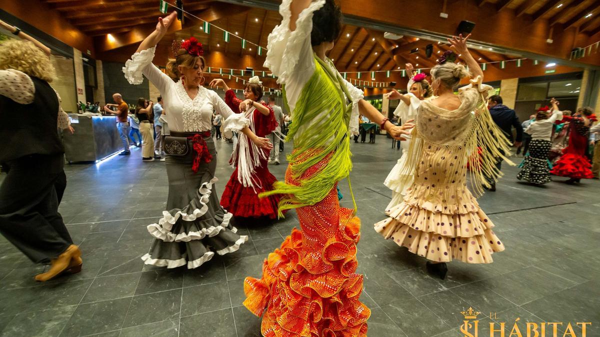 La Feria de Abril de Hábitat Sella transporta al que la visita al embrujo y la magia de Andalucía.