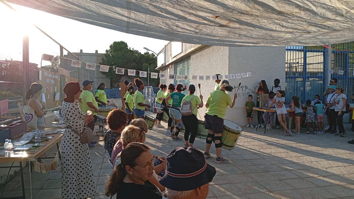 Actividades en la biblioteca cerrada de Juan XXIII en Alicante.