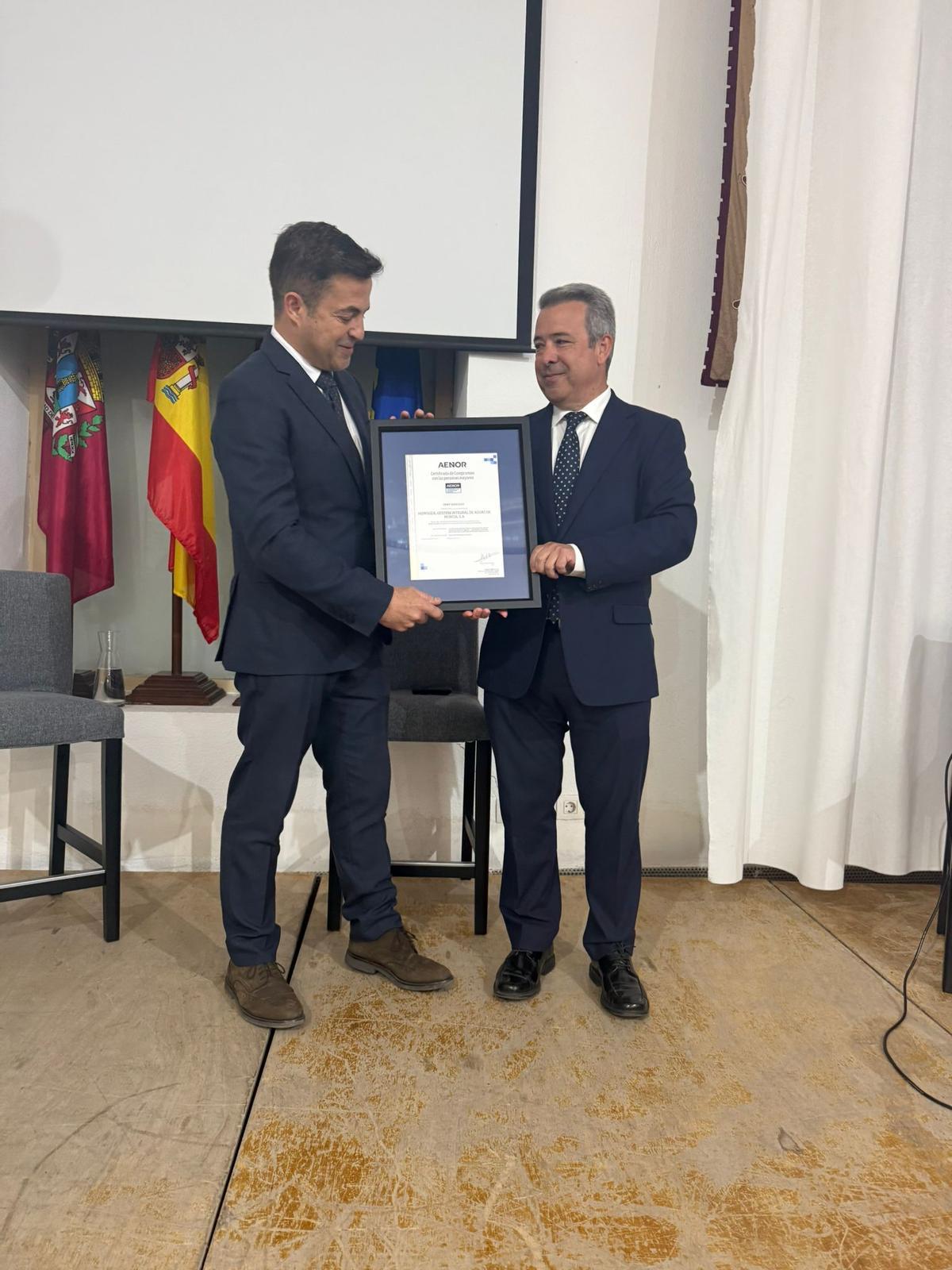 Veolia recibe la certificación AENOR de Compromiso con las Personas Mayores.