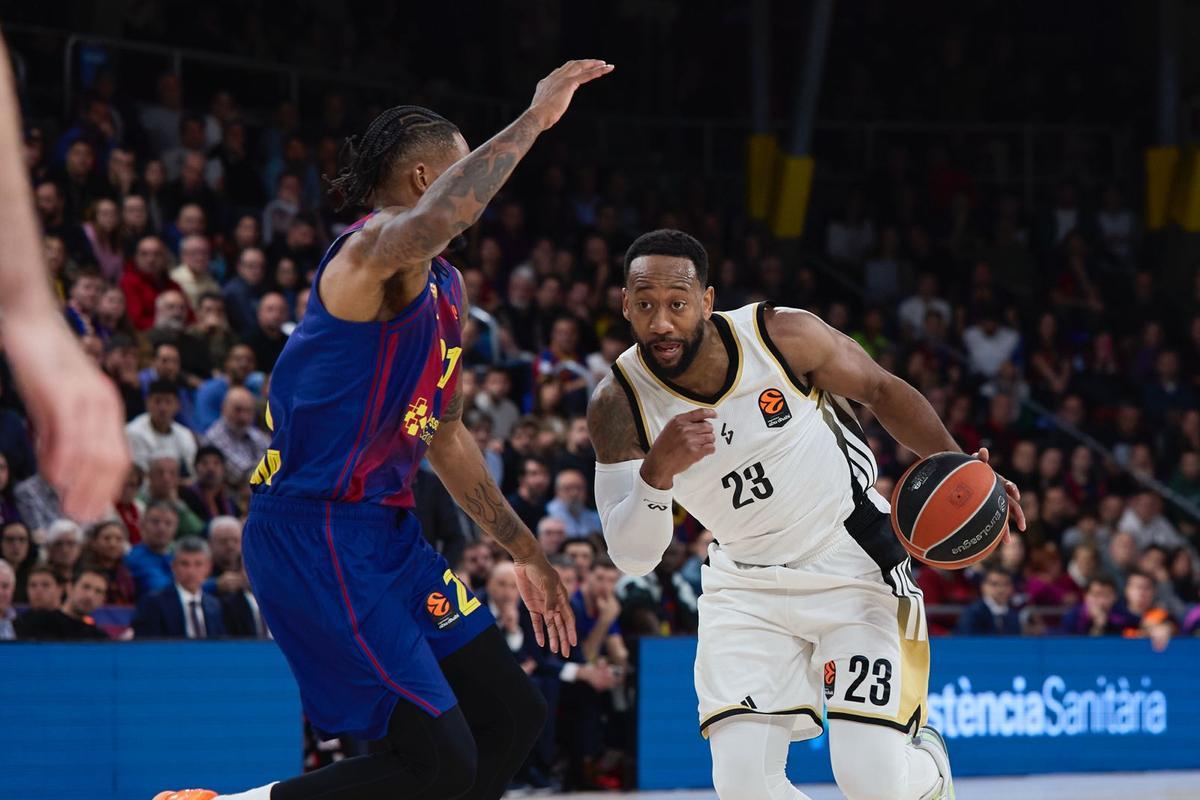 Cluburn, en una acción defensiva en el primer cuarto