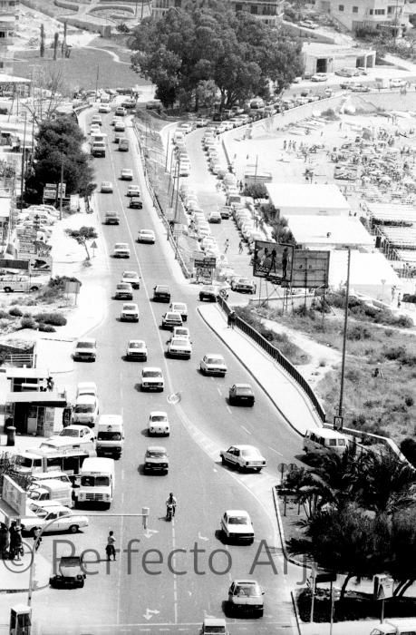 Así era el tráfico en la ciudad de Alicante en los años 60 y 70 en pleno verano