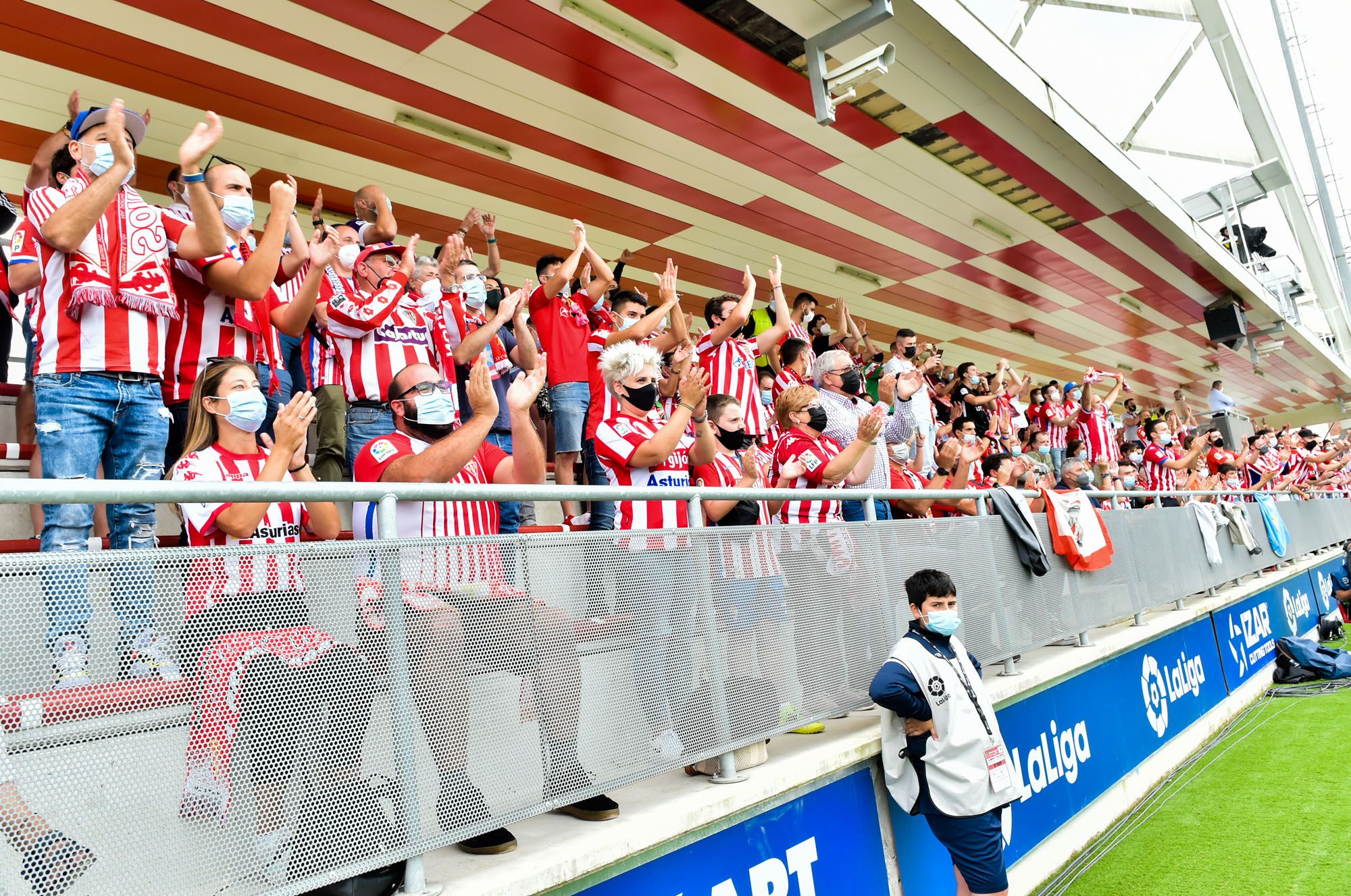 El partido del Sporting en Lezama, en imágenes