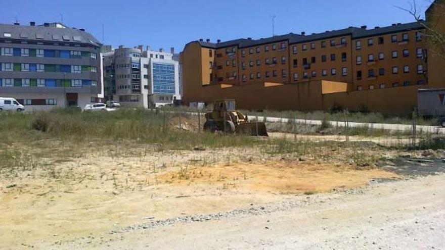 Vista de la parcela en la que se prevé la construcción de la escuela infantil y el centro de salud. / la opinión