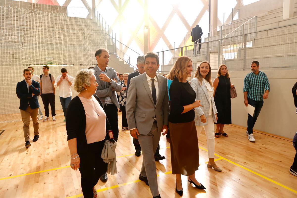 Mazón y Catalá, durante su visita al centro deportivo