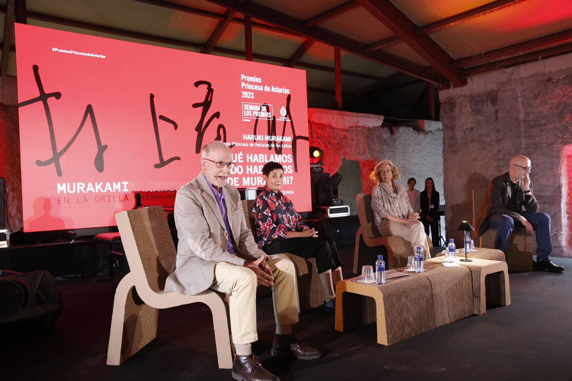 Mesa Redonda "¿De qué hablamos cuando hablamos de Murakami? Murakami en la orilla" en Edificio Tabacalera (Gijón)