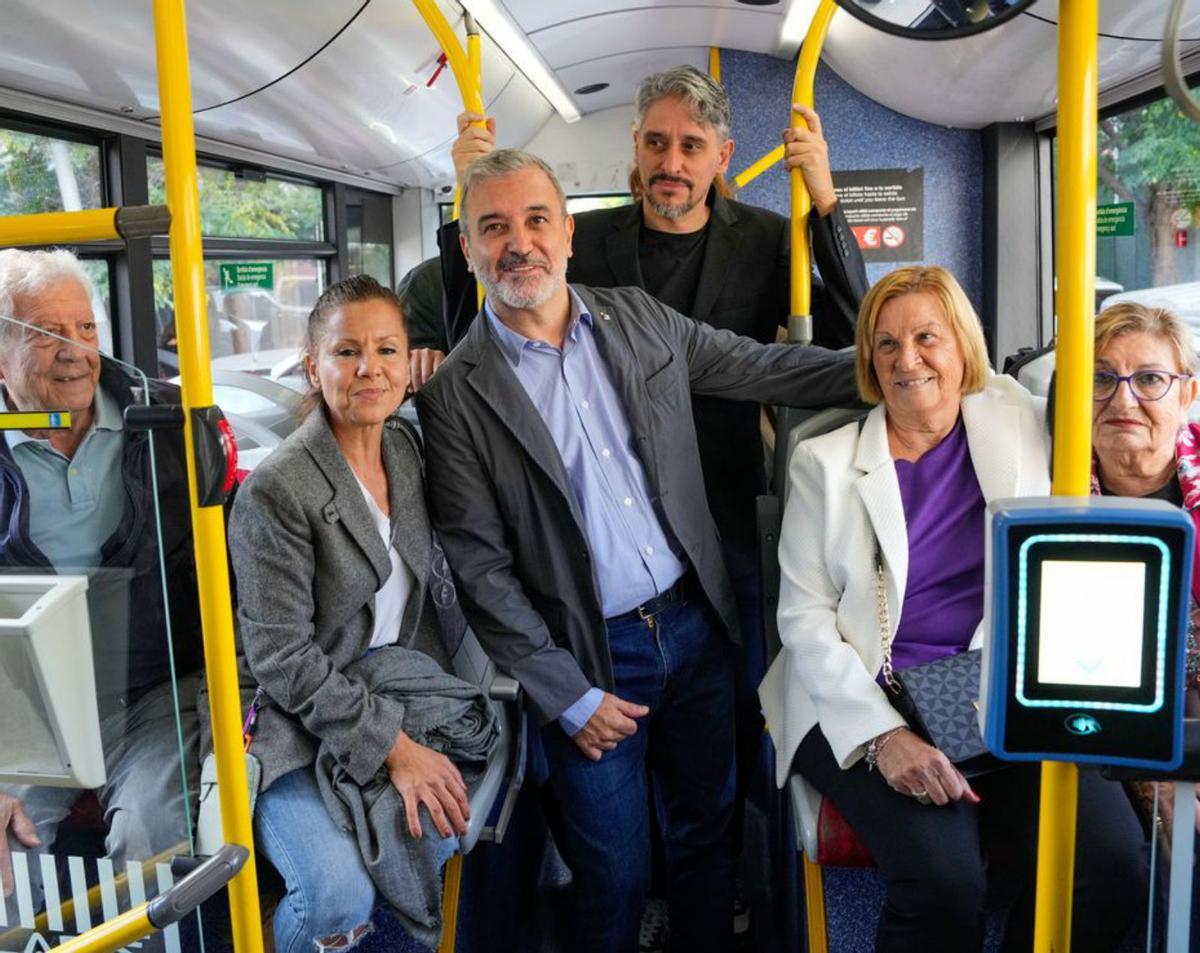 BCN bateja una parada de bus amb el nom de Manolo Vital