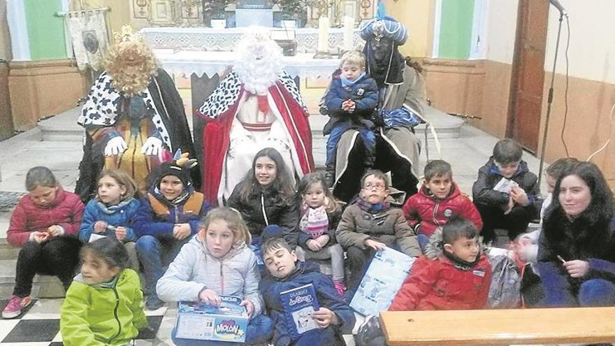 Los reyes magos pasaron ayer por la serratella