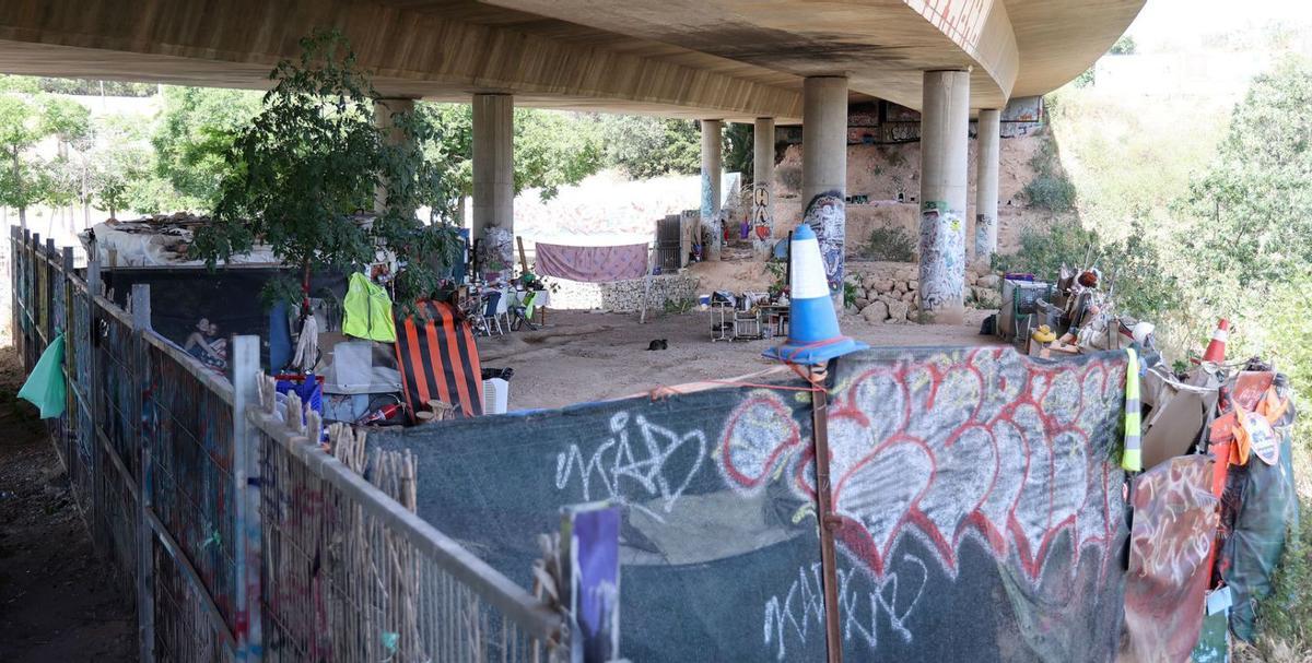 Die extremste Seite der Wohnungsnot: Manche Menschen auf Mallorca richten sich unter Brücken ein Lager ein.  | FOTO: ISAAC BUJ/EP