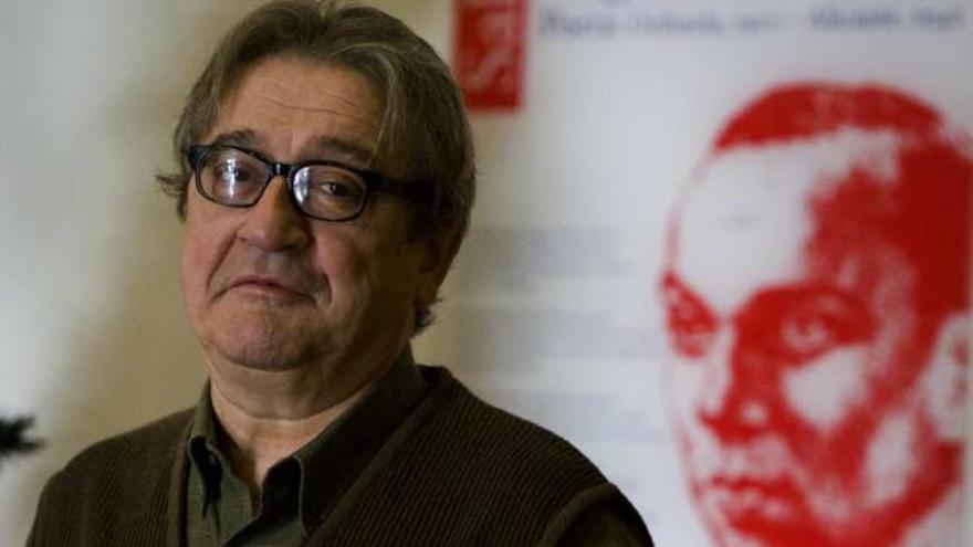 El profesor José Carlos Rovira es el comisario de la exposición &quot;La sombra vencida&quot;.