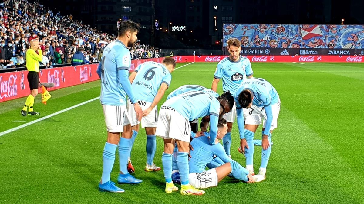 Iago Aspas, lesionado tras marcar el primer gol frente al Valencia