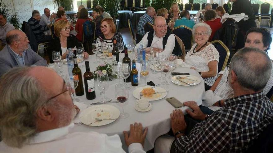 La mesa en la que se encontraba Chano Esperón con familiares y amigos. // R.V.