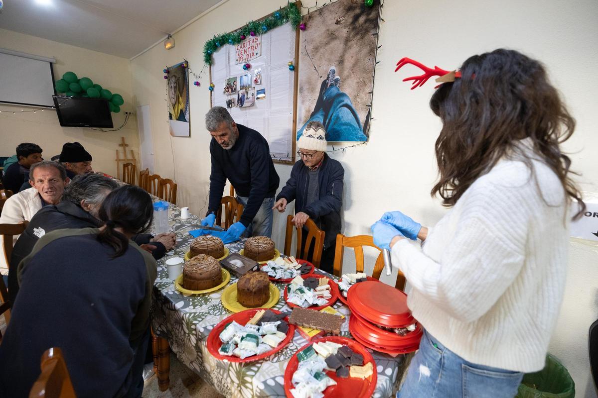 Imagen de archivo de la última comida de Navidad en el centro de día de Cáritas.