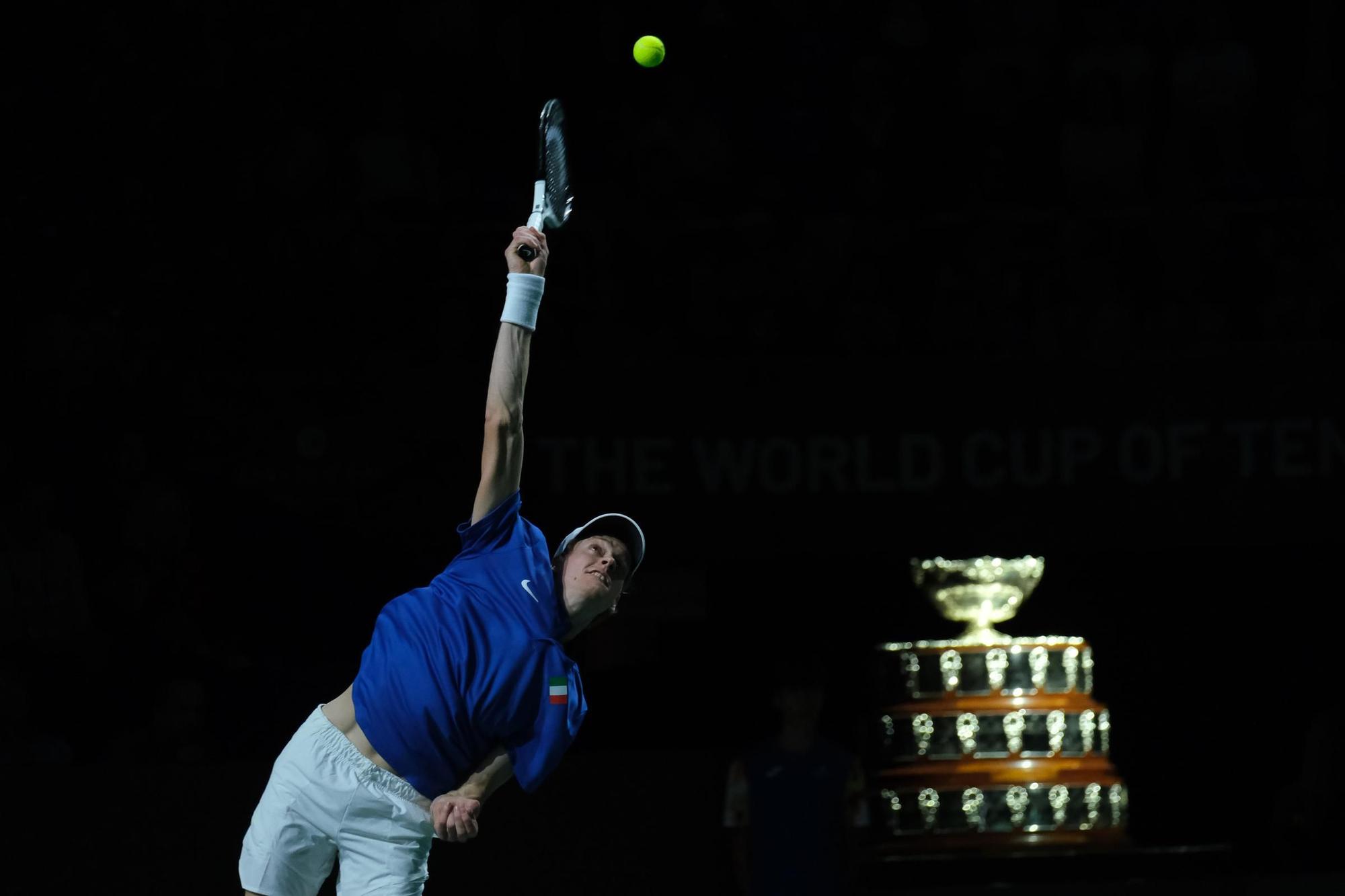 El partido de Sinner y Djokovic de la segunda semifinal de la Copa Davis entre Italia y Serbia en el Carpena