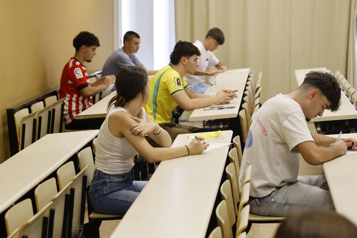 Girona. Facultat Economia UdG. Selectivitat 2026 setembre. Proves PAU.
