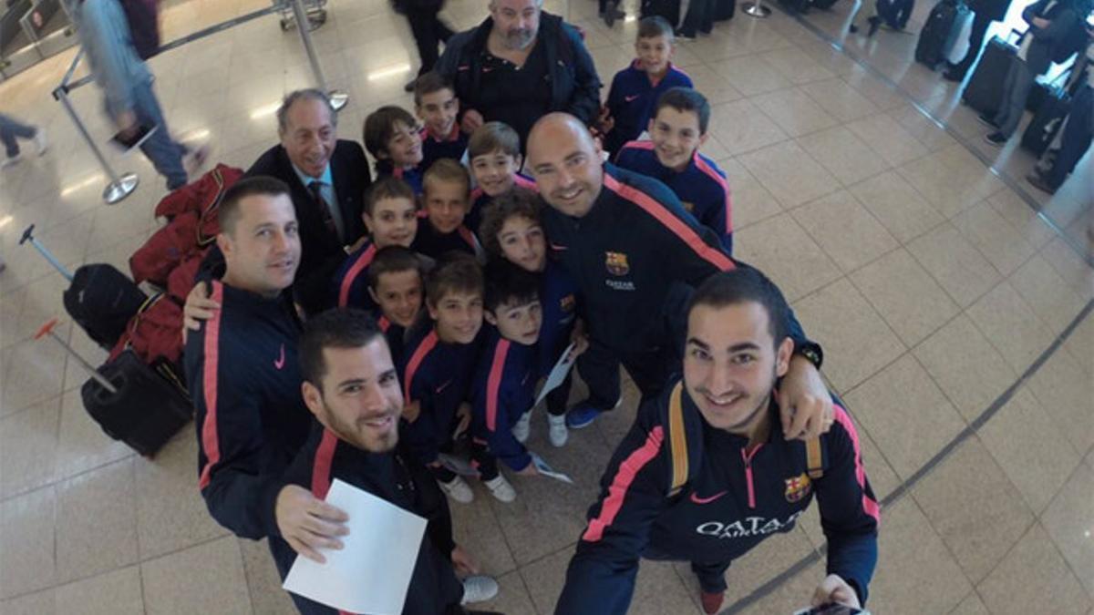 Selfie de la expedición barcelonista antes de partir hacia el torneo