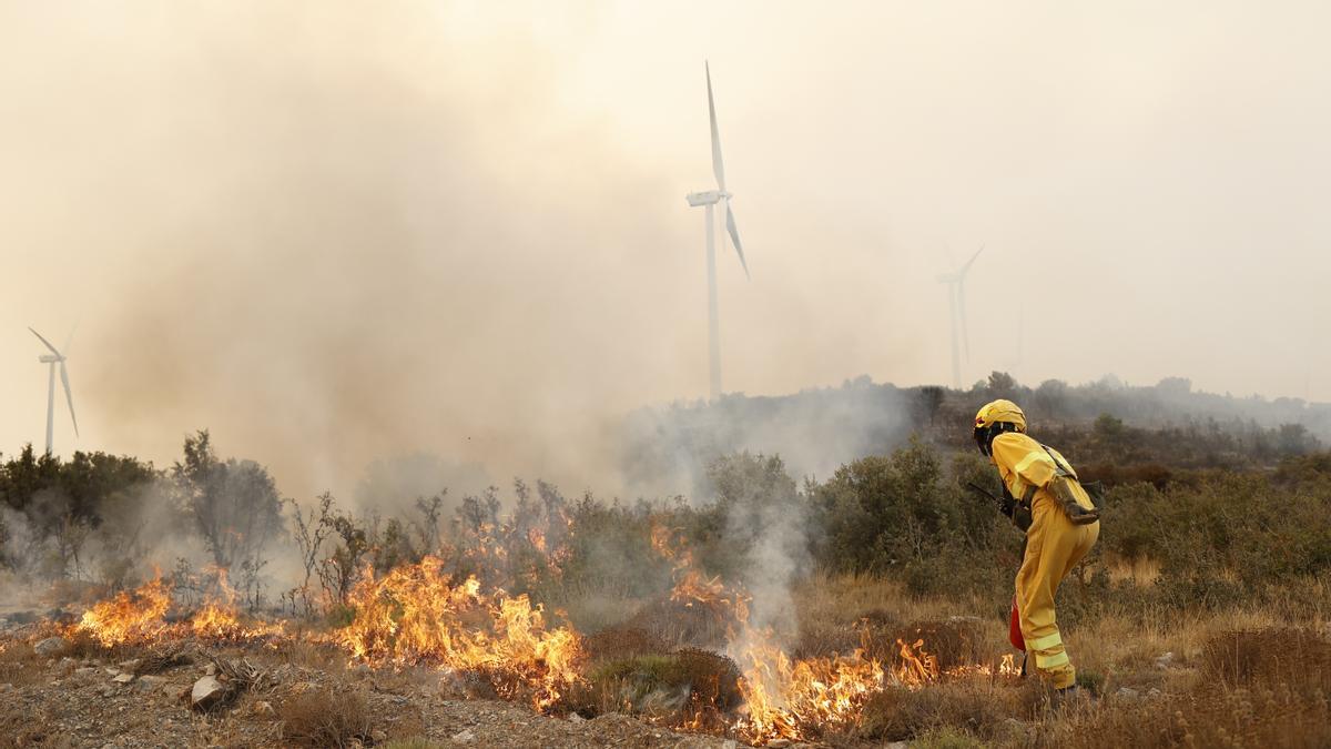 Evacuación de los vecinos de Bejís por el incendio forestal