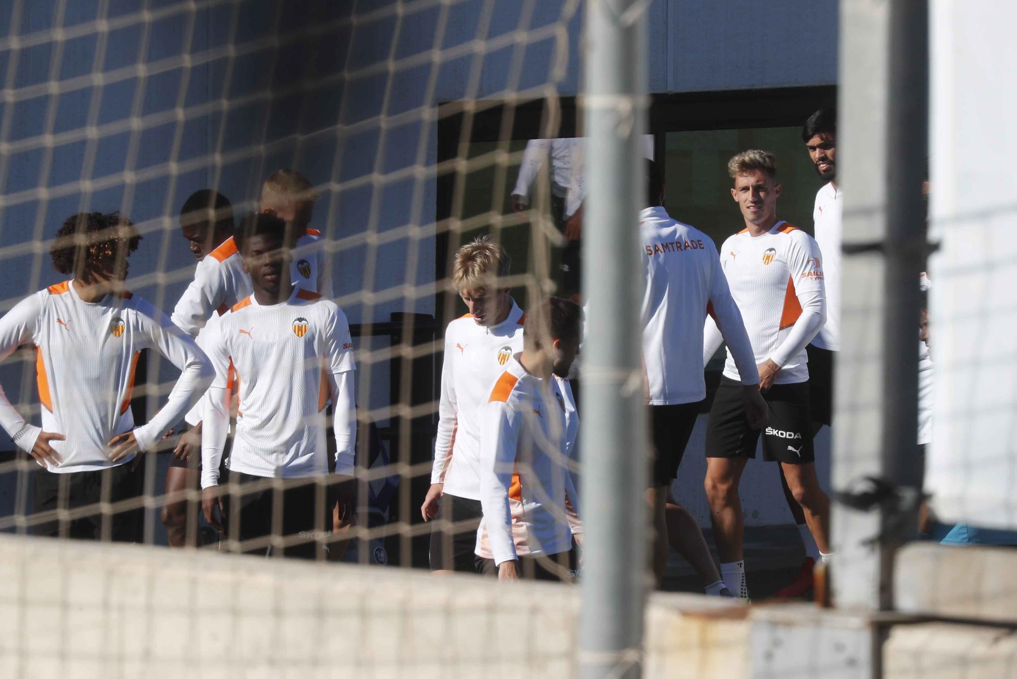 Entrenamiento del Valencia, a puerta cerrada