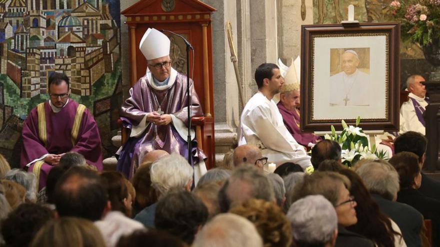 Adiós al papa en la Colegiata