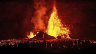 Una nueva erupción del volcán Kīlauea genera fuentes de lava de hasta 90 metros en Hawái