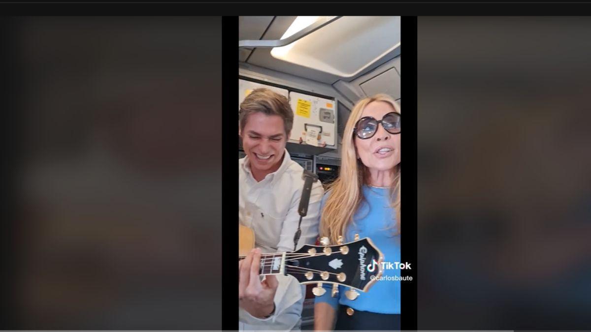 Carlos Baute y Marta Sánchez actuando en un avión